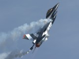RIAT2006_035 - the Dutch F16 doing a high alpha pull-up