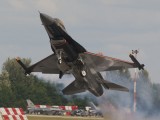 RIAT2007_038 - a Dutch F16 taking off - steep climbout